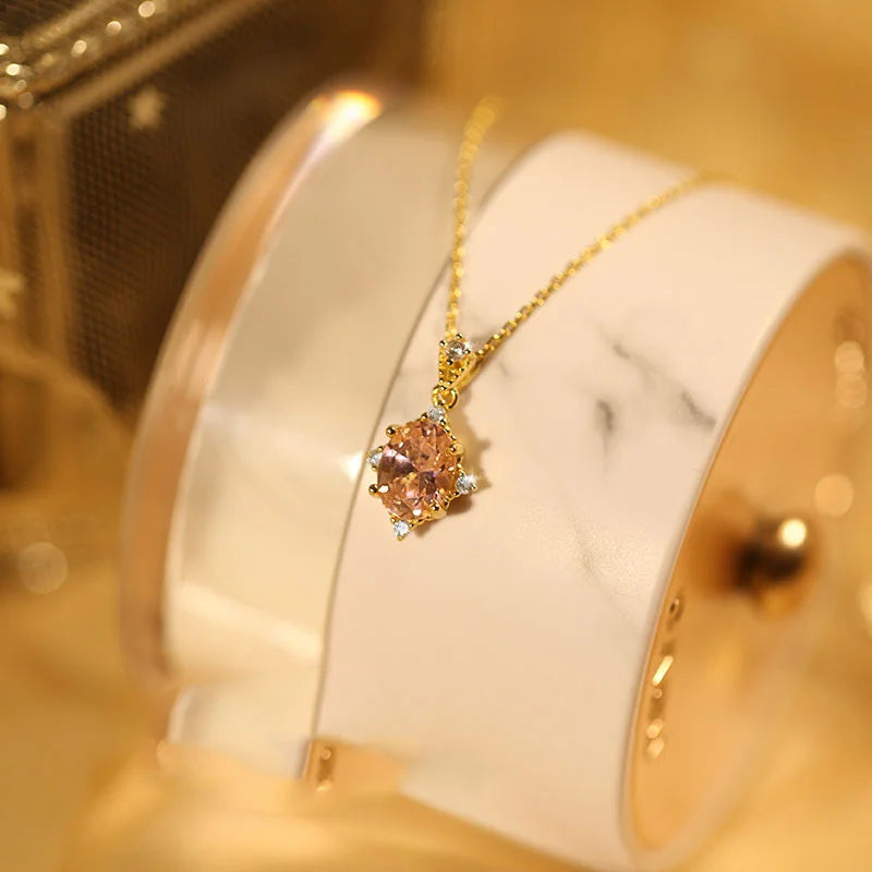 Goldene Halskette aus 925 Silber mit ovalem rosa Rosenquarz Anhänger