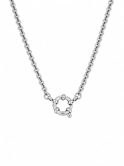 Endless Link Kette aus Titanstahl mit großem, strukturierten Ring-Verschluss auf der Vorderseite, erhältlich in Gold und Silber