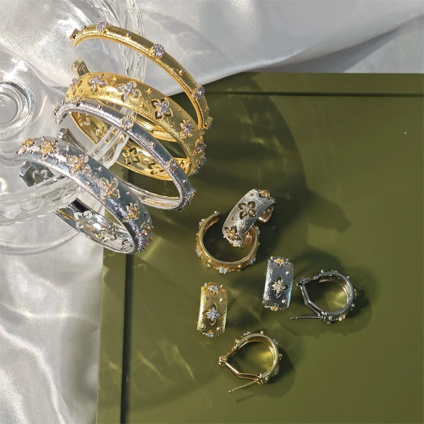 Fleur de Chance – Offenes 18K Vergoldetes Kleeblatt-Ring