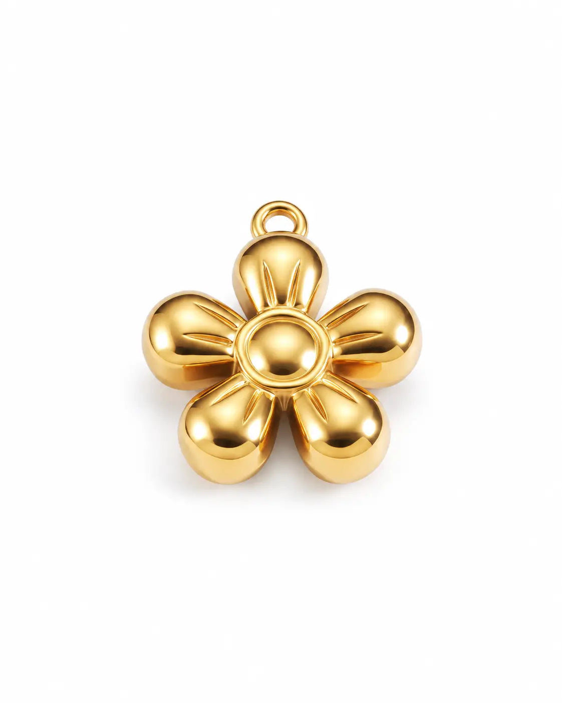 Goldener Flora Blumen Charm aus 18K-vergoldetem Edelstahl mit fünf Blütenblättern auf weißem Hintergrund