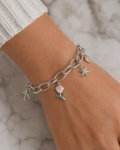 Silberner Anhänger aus reinem Titanstahl in Form einer Rose mit zartrosa und türkisgrüner Emaille für personalisierbare Armbänder und Ketten