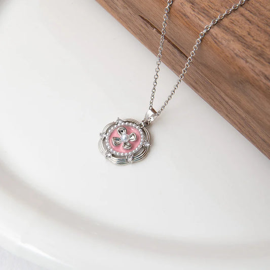 Silberne Titanstahl-Halskette "Flora" mit rundem Medaillon-Anhänger, rosa Emaille, Blumen-Motiv und Perle
