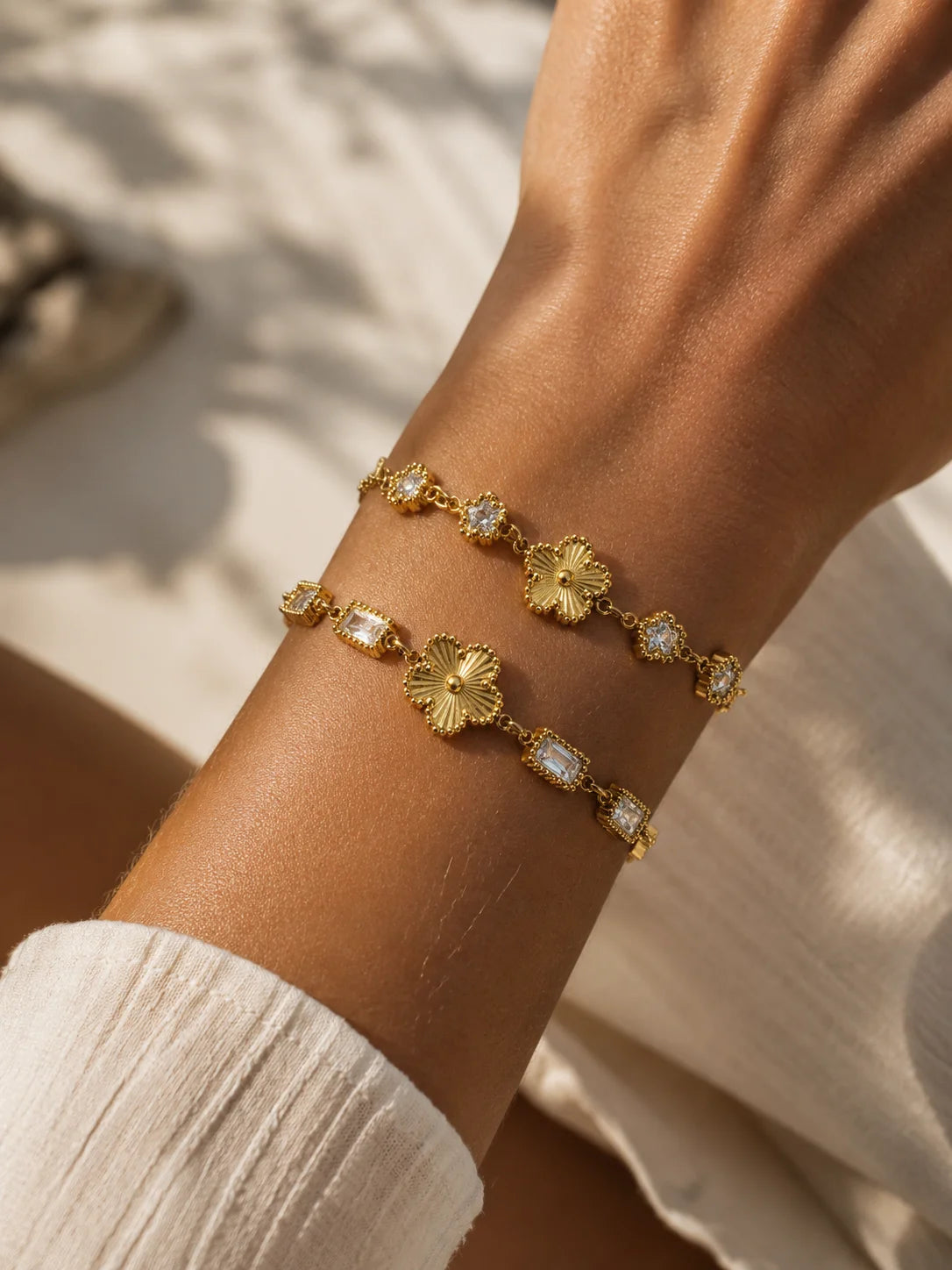 Glänzendes Blüten Armband