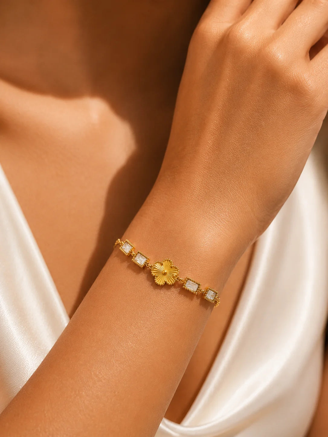Glänzendes Blüten Armband