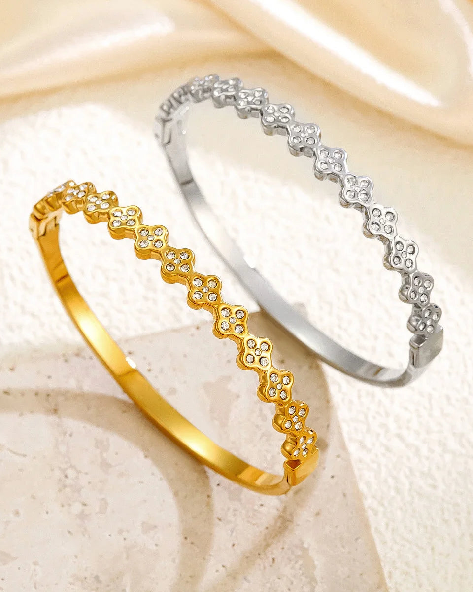 Glitzerndes Kleeblatt-Muster Armreif aus Titanstahl in Gold und Silber mit Zirkonia-Besatz