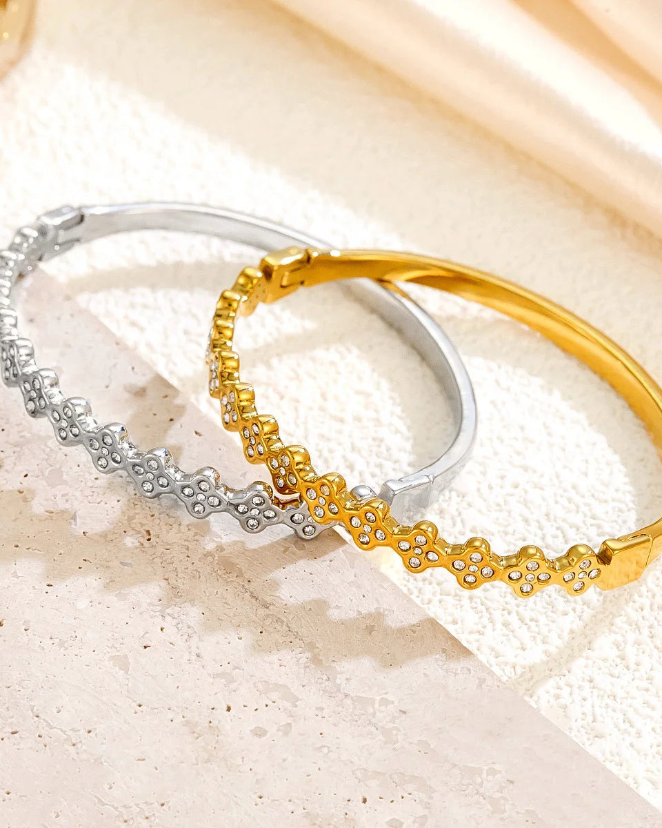 Glitzerndes Kleeblatt-Muster Armreif aus Titanstahl in Gold und Silber mit Zirkonia-Besatz