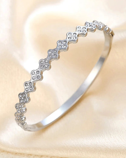 Glitzerndes Kleeblatt-Muster Armreif aus Titanstahl in Gold und Silber mit Zirkonia-Besatz