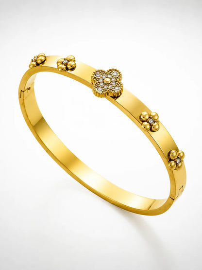 Alina's Goldenes Fünf-Blüten Armreif aus 18K vergoldetem Titanstahl