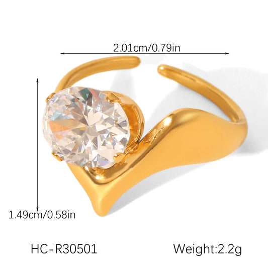 Goldener Edelstahlring mit großem Zirkonia-Stein in Herzflammen-Form, verstellbar, edel & alltagstauglich