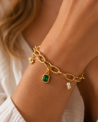 Goldener Anhänger aus 18K vergoldetem Titanstahl mit einem rechteckigen, grünen Katzenaugen-Stein für personalisierbare Armbänder und Ketten