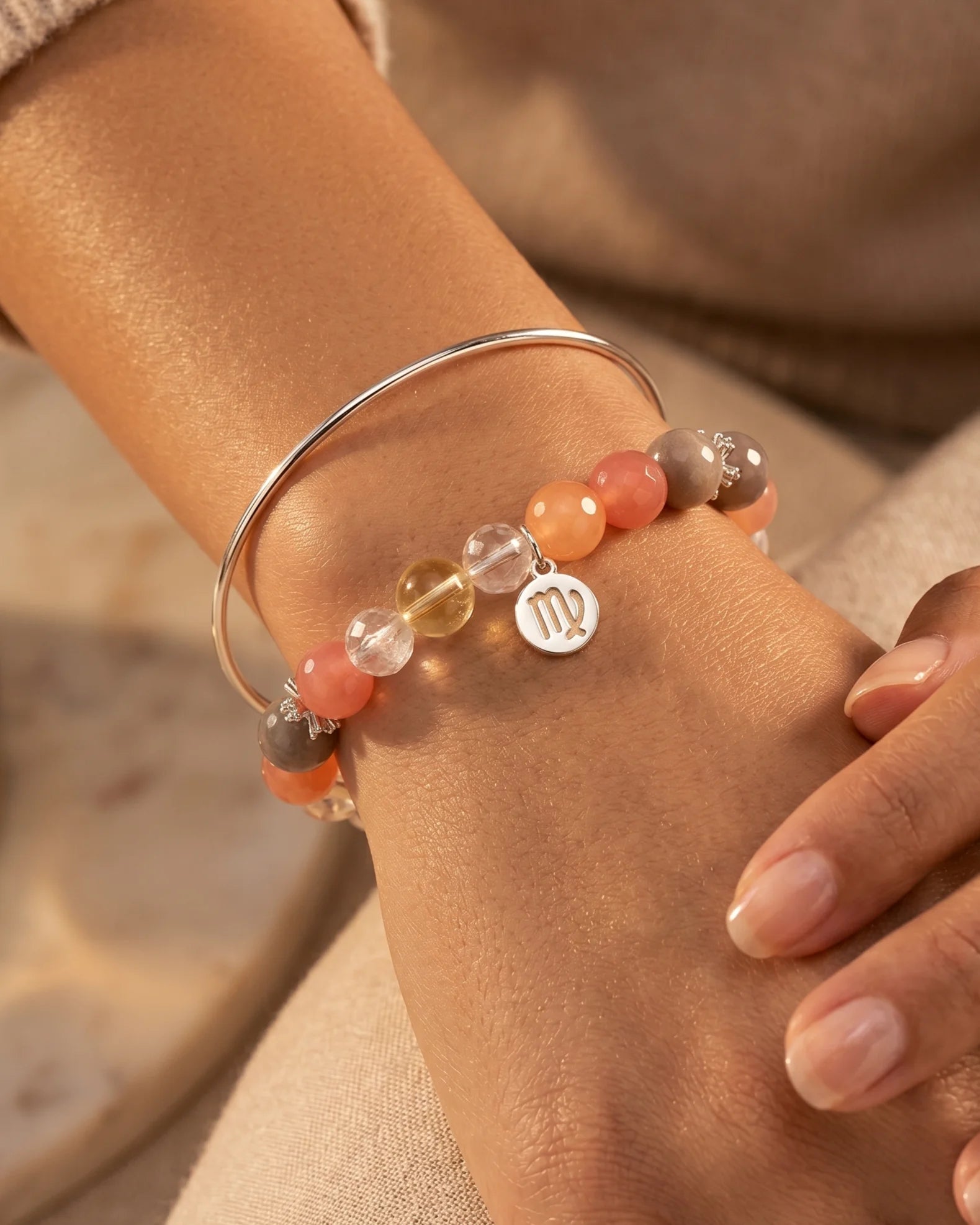 Zodiac Harmony – Armband mit natürlichen Heilsteinen & Sternzeichen - Anhänger aus 925er Silber - AuraGleam