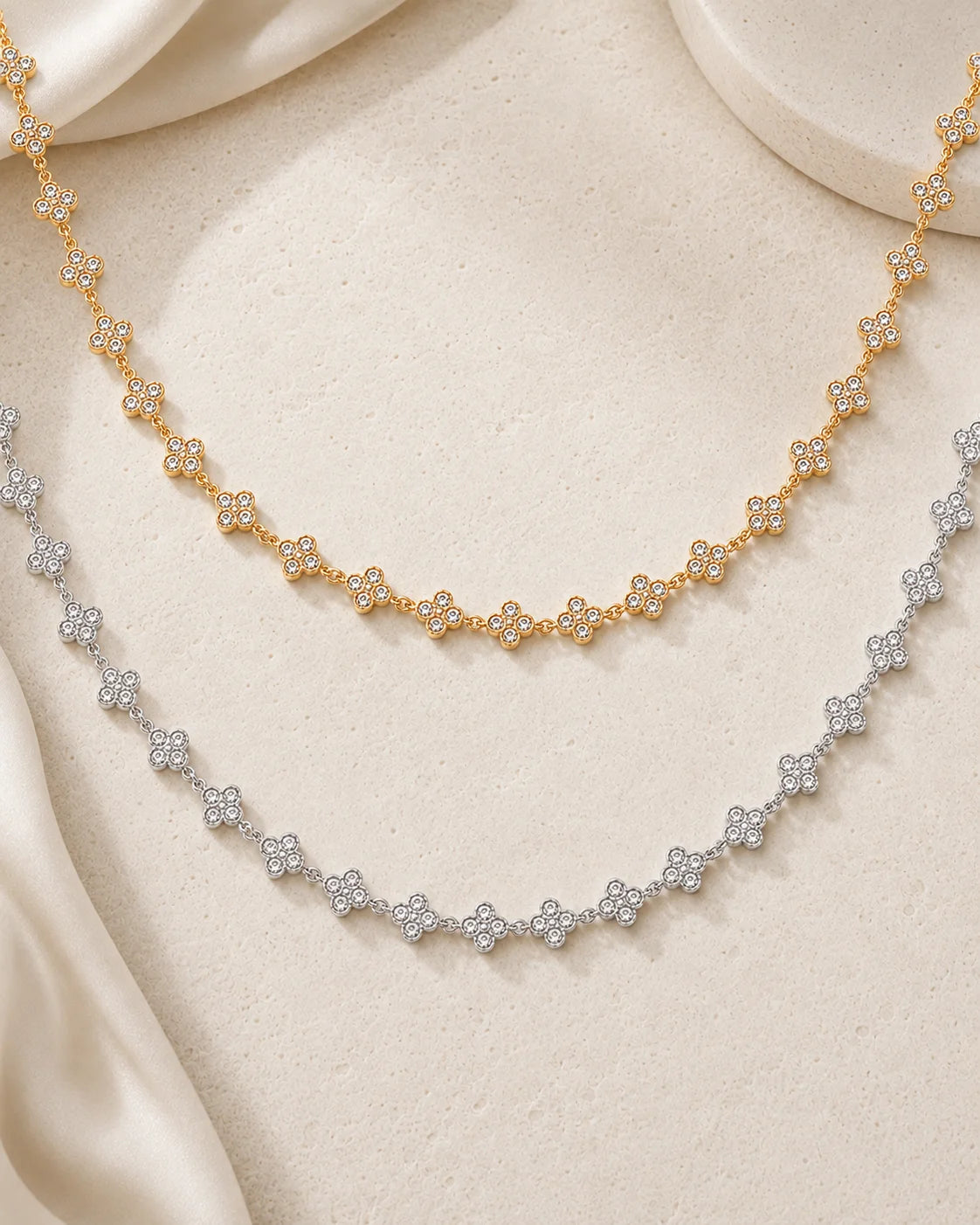Zirkonia Kleeblatt Halskette aus Titanstahl in Gold und Silber