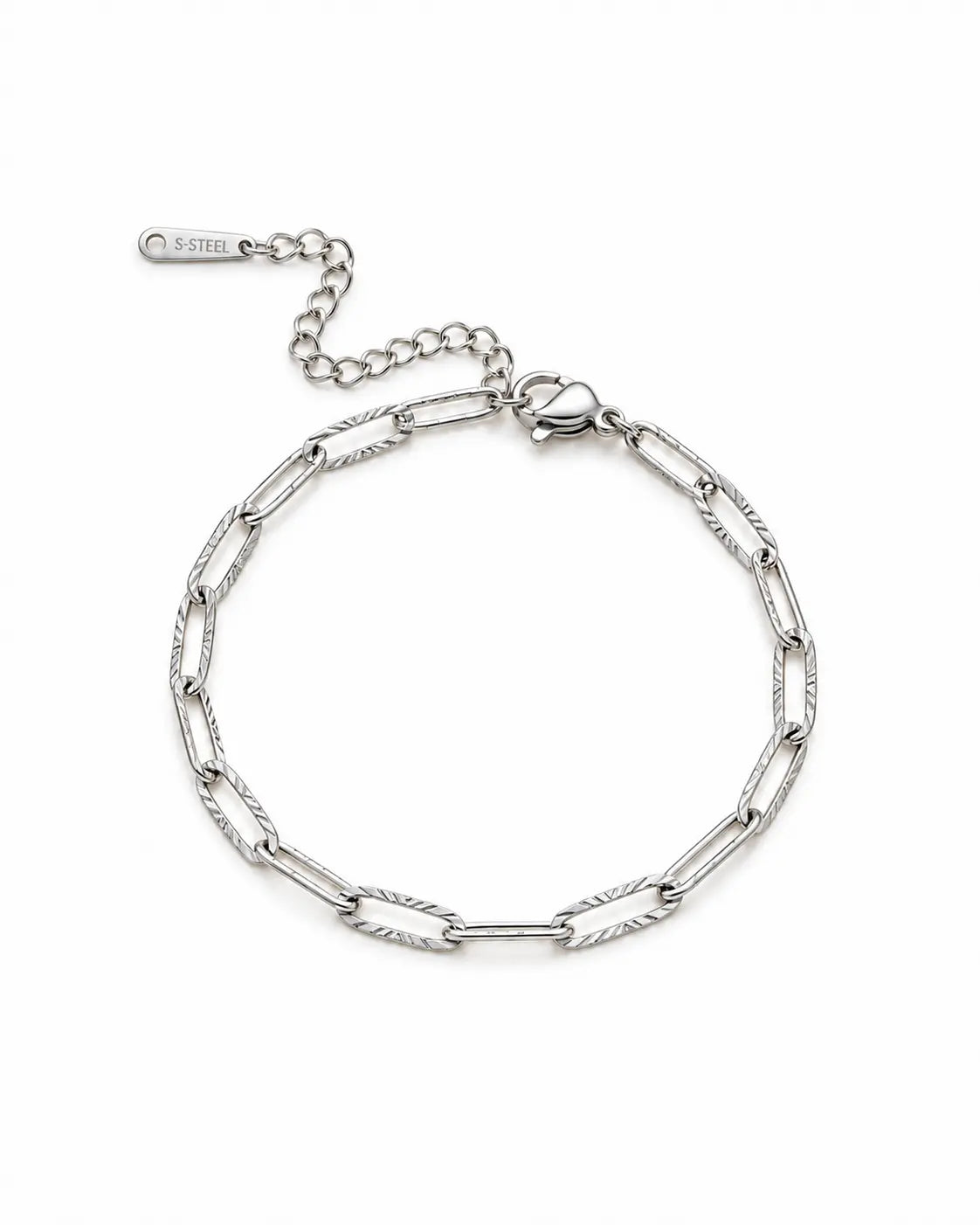 Silberfarbenes Livia Feinarmband aus Edelstahl mit länglichen strukturierten Gliedern und Verlängerungskette