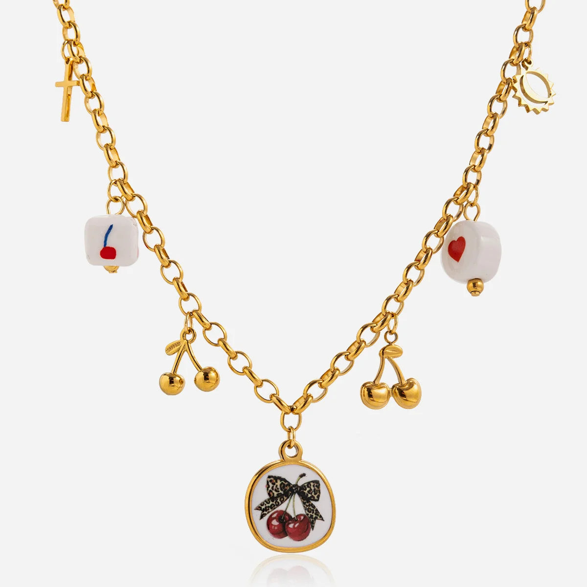 Goldene Titanstahl-Halskette "Lola" mit Kirsch-Anhängern, Leo-Schleife, Herz-Perlen und Kreuz-Charm