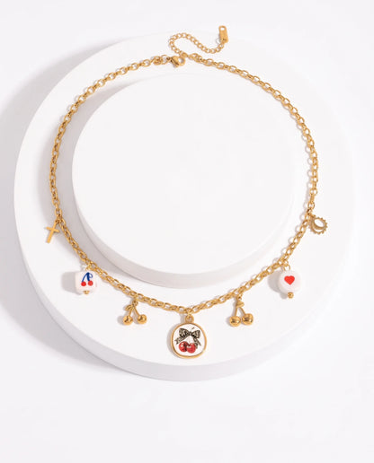 Goldene Lola Kirschen Halskette mit bunten Charms, Perlen und Emaille-Details