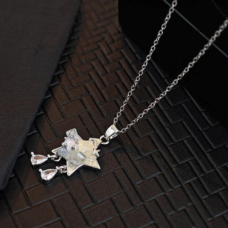 Silberne Halskette "Lyra" aus Titanstahl mit unregelmäßigem Stern-Anhänger in Eis-Optik und Zirkonia-Tropfen