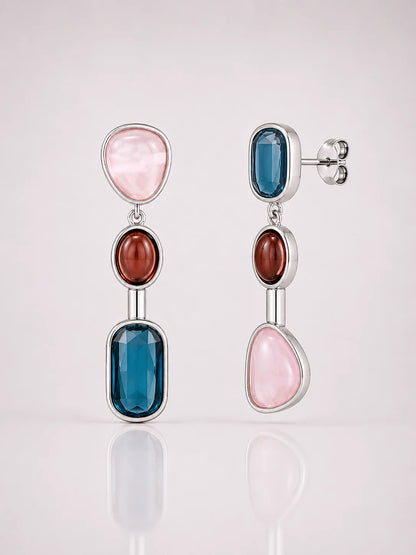 Moderne asymmetrische Lyra's Pastel Echo Ohrringe aus Titanstahl mit bunten Kristall- und Glassteinen