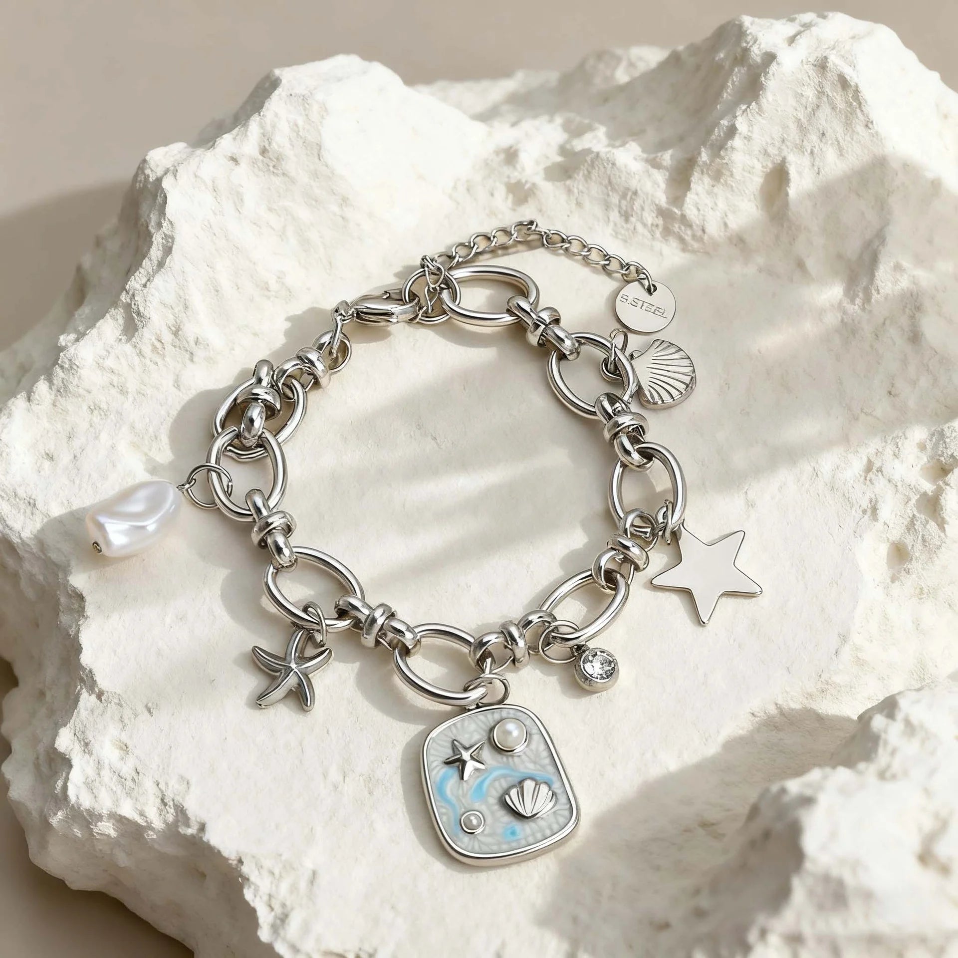 Silbernes Titanstahl-Armband "Marina" mit Meeres-Anhängern (Muschel, Seestern) und Emaille-Plättchen