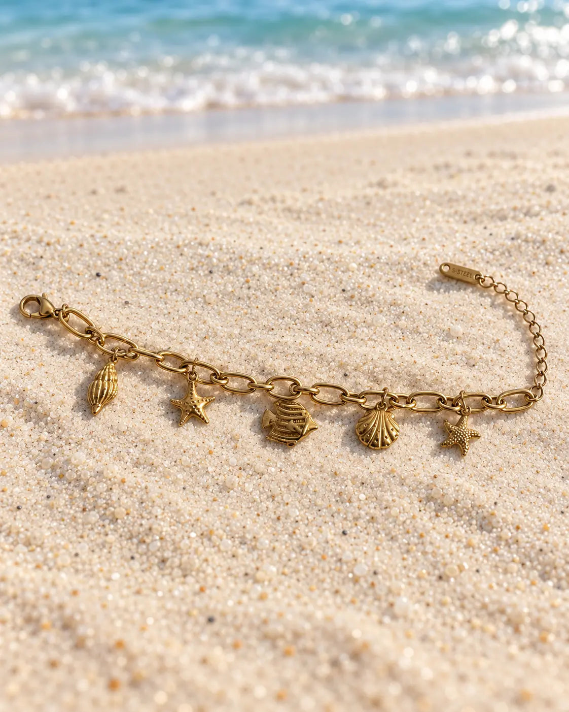 Maritimes Gold Armband aus Edelstahl mit verschiedenen Meeres Charm Anhängern