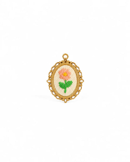 Matilda Blumen Charm aus vergoldetem Titanstahl mit floralem Textil-Inlay