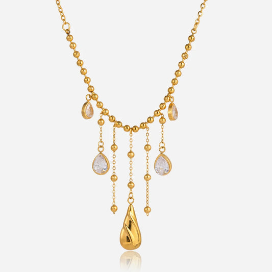 Goldene Titanstahl-Halskette "Maya" mit Perlen-Details, herabhängenden Kettchen und Zirkonia-Tropfen