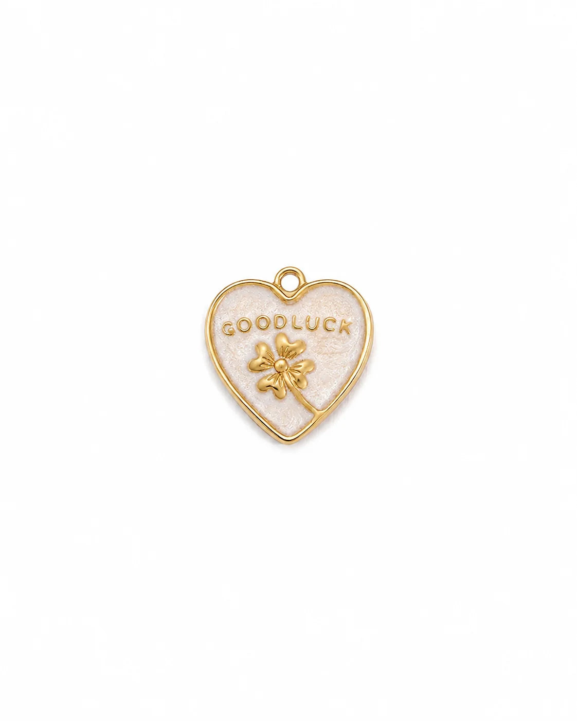 Goldener, herzförmiger Anhänger aus 18K vergoldetem Titanstahl mit weißer Emaille, verziert mit einem Kleeblatt-Motiv und dem Schriftzug "GOOD LUCK" für personalisierbare Armbänder und Ketten