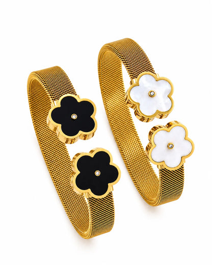 Goldener Titanstahl-Armreif "Fiona" mit Mesh-Struktur und Blumen-Enden in Schwarz und Weiß