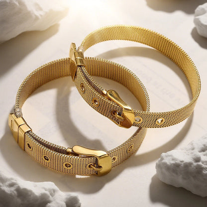 Goldenes Mesh-Armband "Milo" aus Edelstahl im Design eines Gürtels mit Schnalle