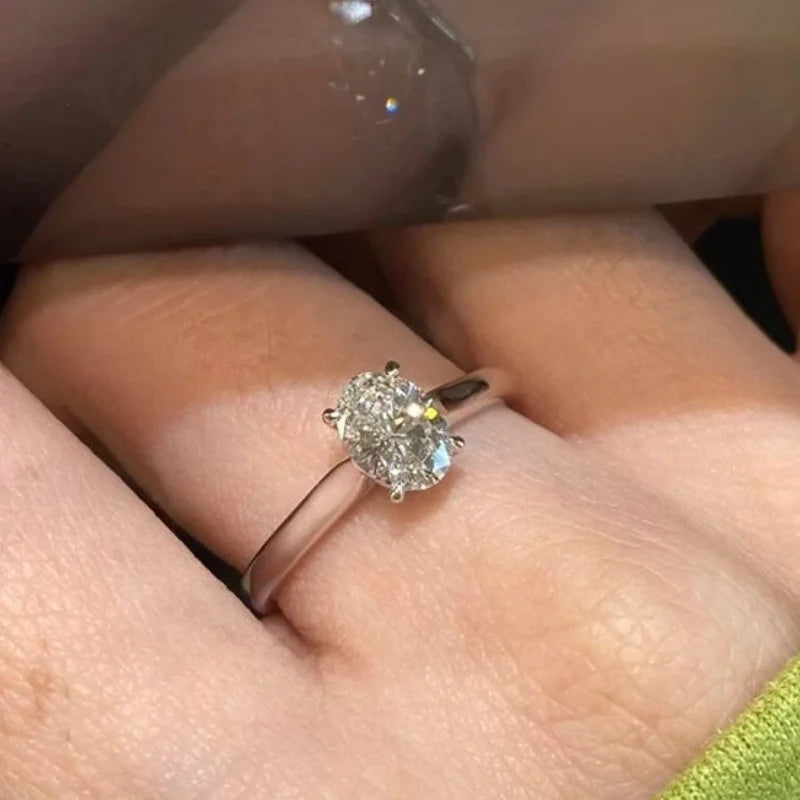 Minimalistischer Damenring mit großem Zirkonia im koreanischen Stil