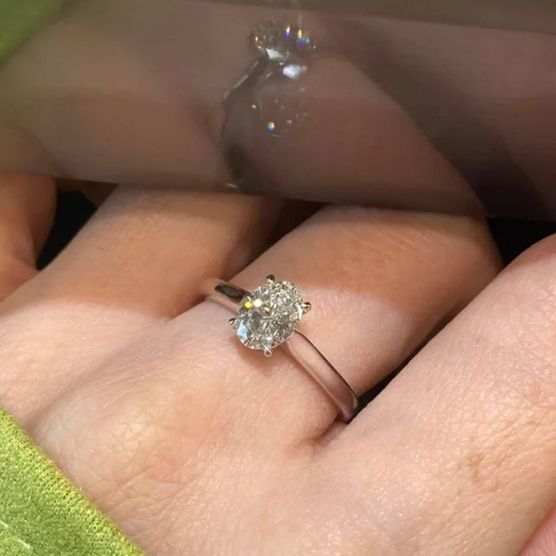 Minimalistischer Damenring mit großem Zirkonia im koreanischen Stil