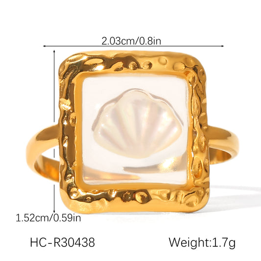 Goldener Rahmenring mit eingelegter Muschel – Epoxidharz, maritimes Design, verstellbar