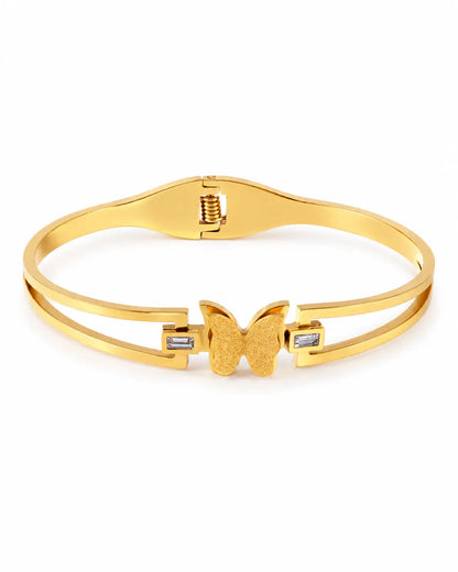 Noemi goldener Schmetterling Armreif mit mattem Motiv und Zirkonia