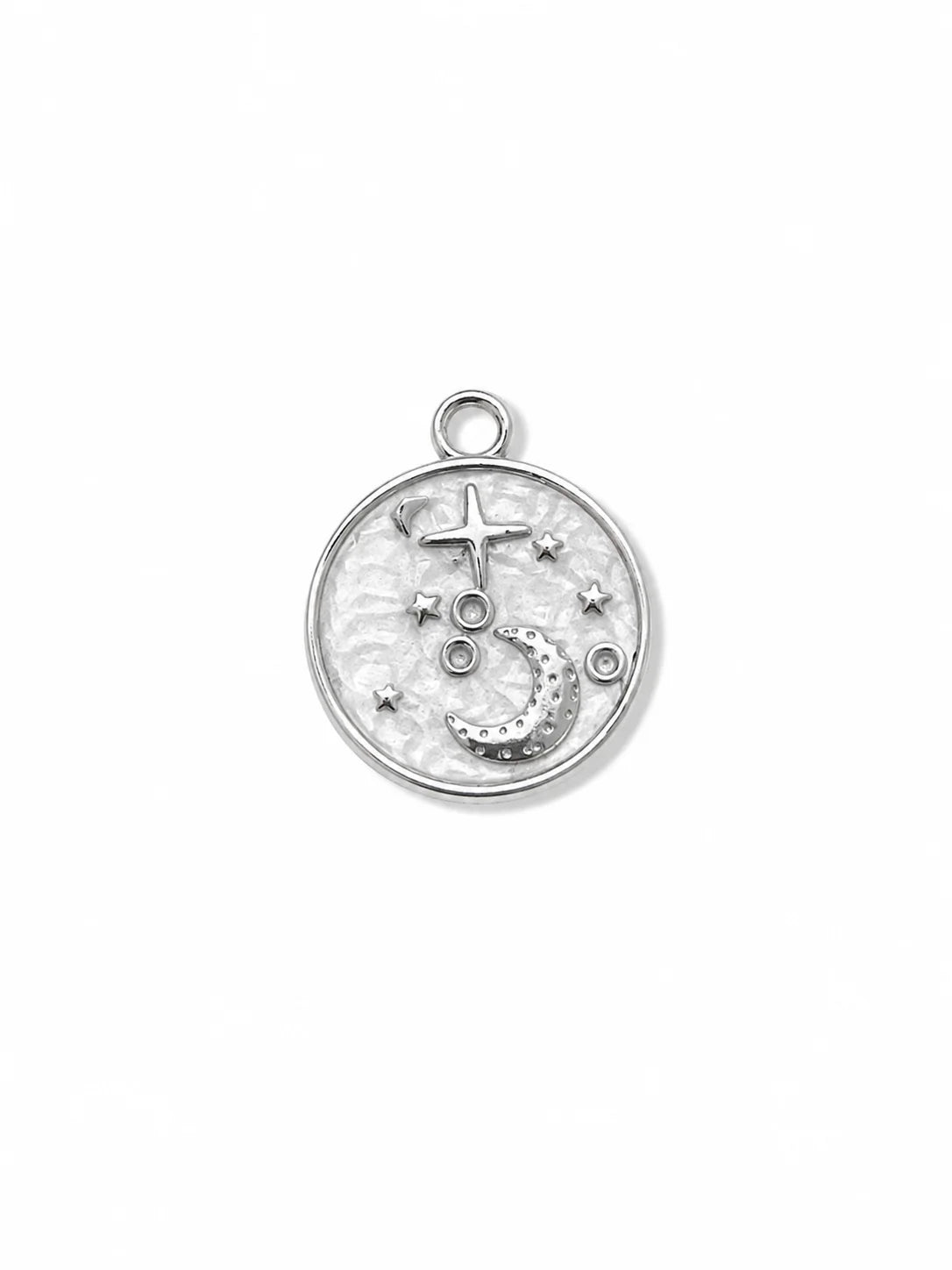 Runder, silberfarbener Anhänger aus reinem Titanstahl mit weißer Emaille, verziert mit Mond- und Sternmotiven sowie Zirkonia-Kristallen für personalisierbare Armbänder und Ketten