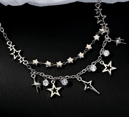 Doppellagige silberne Halskette "Nova" aus Titanstahl mit vielen Stern-Anhängern und Kristallen