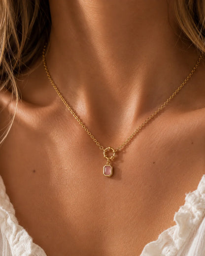 Goldener Anhänger aus 18K vergoldetem Titanstahl mit einem rechteckigen, rosafarbenen Katzenaugen-Stein für personalisierbare Armbänder und Ketten