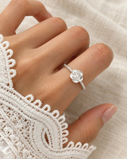 Rosalie Rosen Ring aus 925 Sterling Silber am Finger getragen