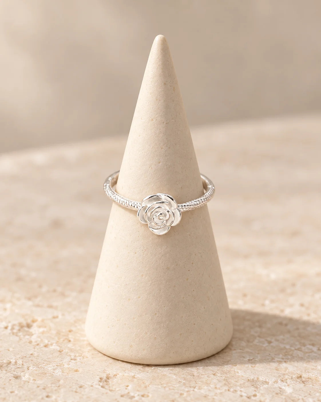 Verstellbarer Rosen Ring aus 925 Silber mit offenem Design