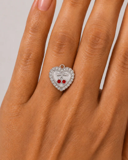 Ruby Herz Charm mit roten Zirkonia im Detail