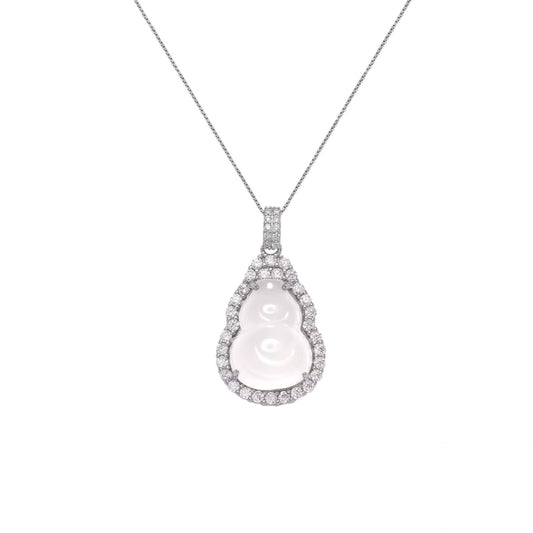 Elegante S925 Silber Halskette mit weißem Chalzedon-Hulu-Anhänger und funkelndem Zirkonia-Rahmen – chinesisches Glückssymbol
