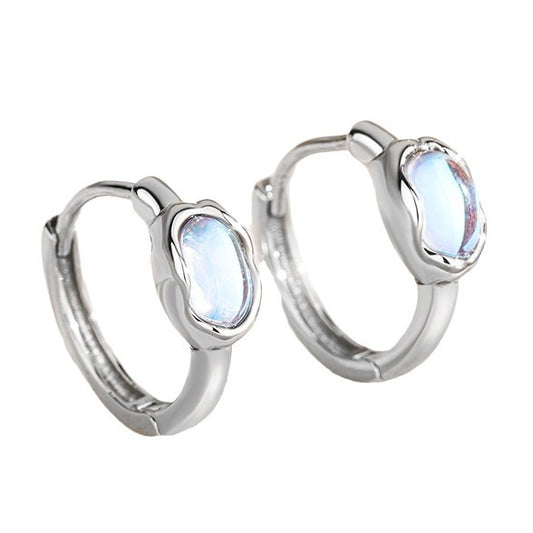 Elegante S925 Silber Ohrclips mit ovalem schimmernden Mondstein – stilvolle Alternative für nicht gestochene Ohren