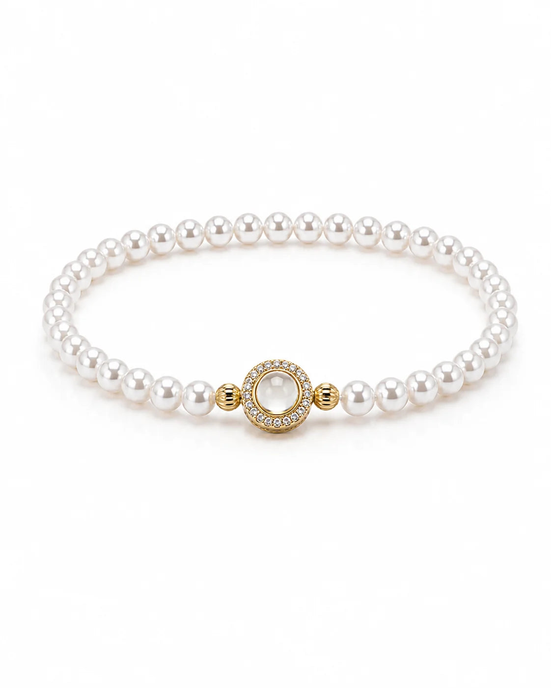 Klassisches Tessa's Schimmerndes Halo-Perlenarmband aus glänzenden Kunstperlen mit einem goldfarbenen Zirkonia-Mittelstück