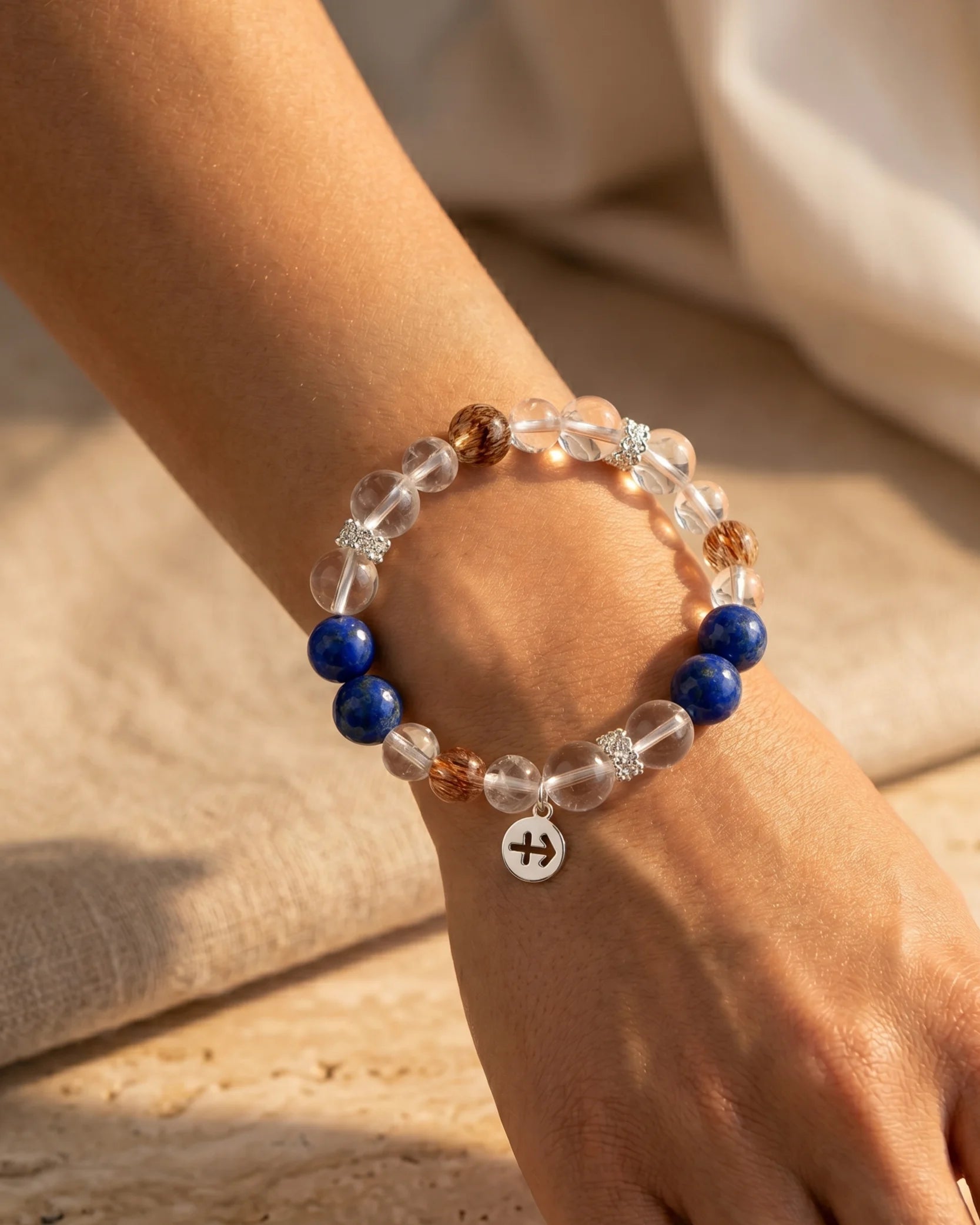 Zodiac Harmony – Armband mit natürlichen Heilsteinen & Sternzeichen - Anhänger aus 925er Silber - AuraGleam