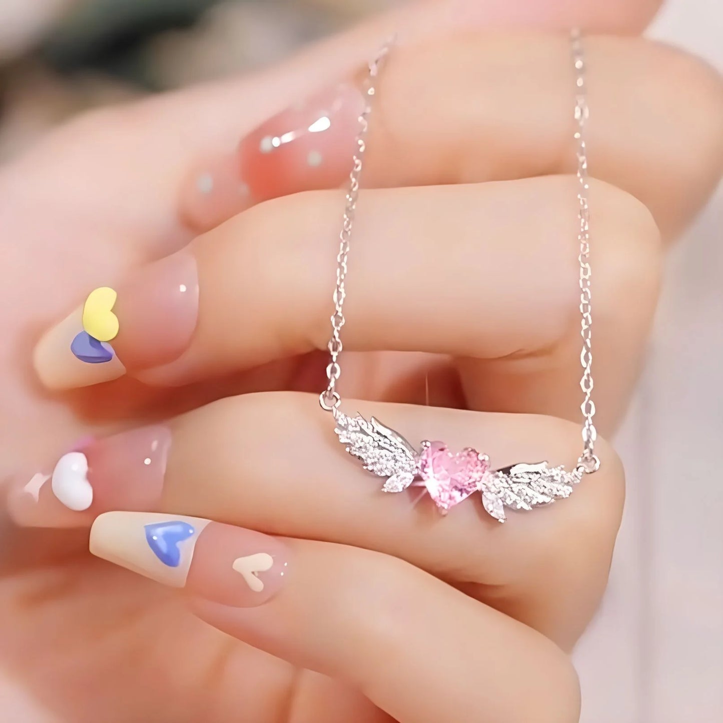 Filigrane 925 Sterling Silber Halskette "Seraphina" mit rosa Zirkonia-Herz und funkelnden Engelsflügeln