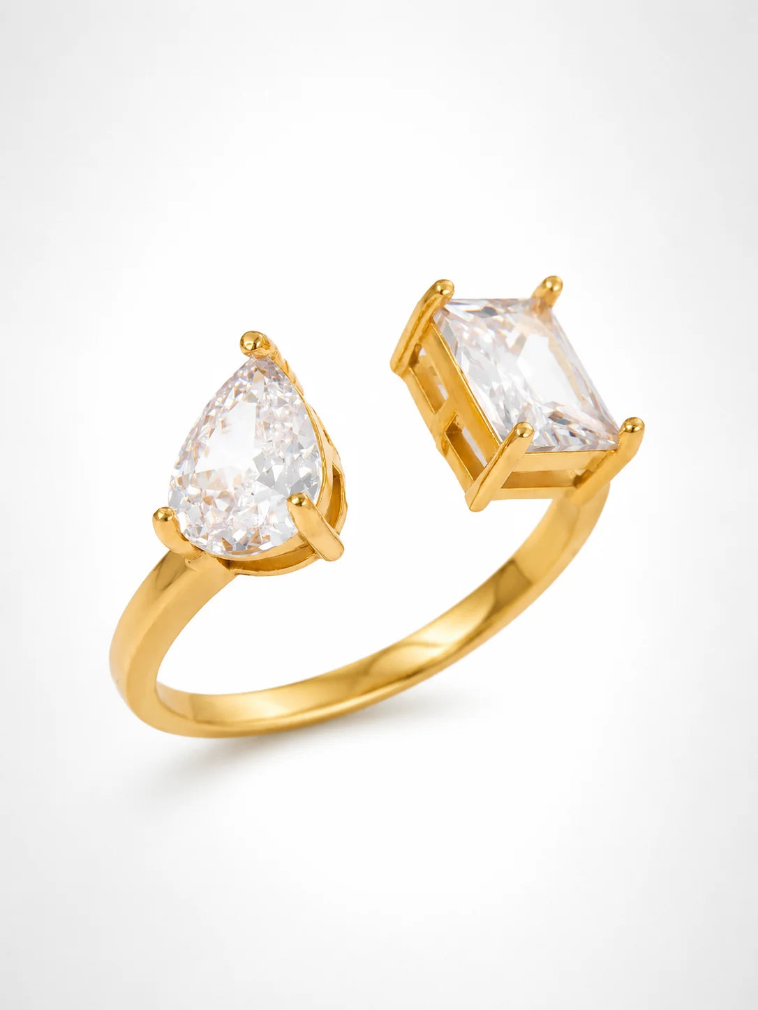 Eleganter verstellbarer Sienna's Radiant Duo Ring aus 18K vergoldetem Edelstahl mit einem tropfenförmigen und einem rechteckigen Zirkonia-Stein