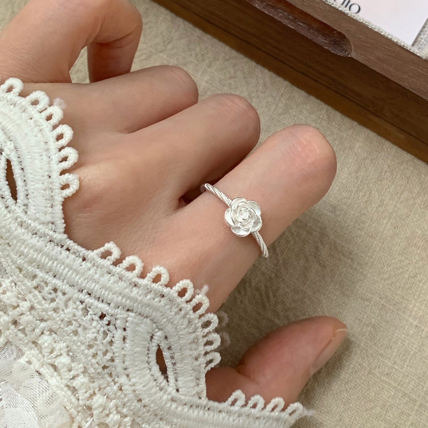 925er Silberring mit Rose – handgearbeitet, verstellbar, romantisches Design für Damen