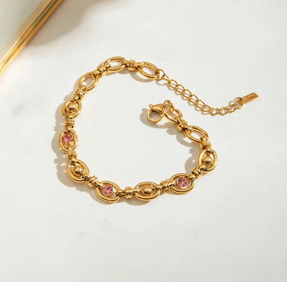 Goldenes Titanstahl-Armband "Sophie" mit ovalen Gliedern, besetzt mit rosa Zirkonia und goldenen Kugeln