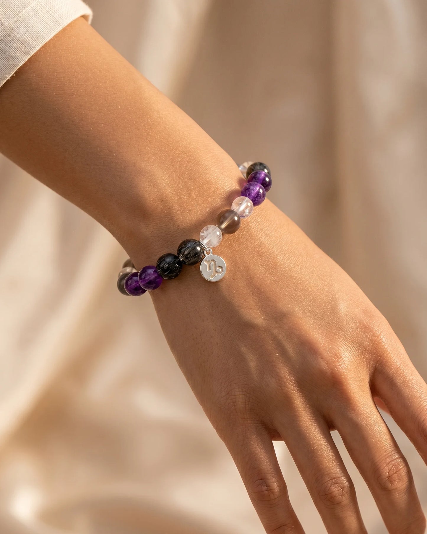 Zodiac Harmony – Armband mit natürlichen Heilsteinen & Sternzeichen - Anhänger aus 925er Silber - AuraGleam