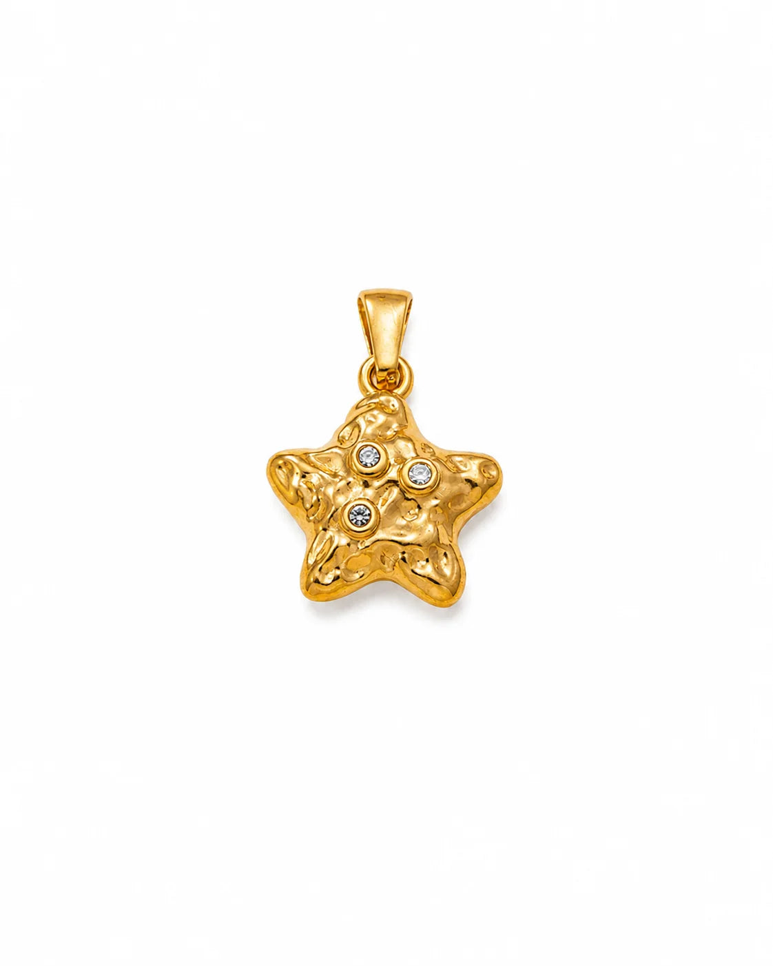Goldener, strukturierter Stern-Anhänger aus 18K vergoldetem Titanstahl in gehämmterter Optik mit drei kleinen Zirkonia-Kristallen für personalisierbare Armbänder und Ketten