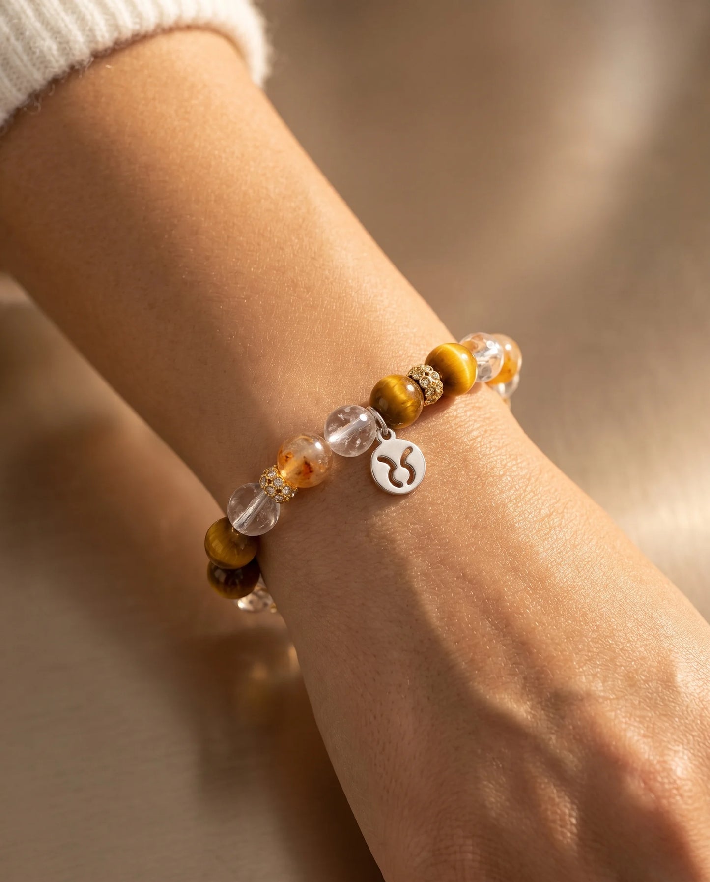 Zodiac Harmony – Armband mit natürlichen Heilsteinen & Sternzeichen - Anhänger aus 925er Silber - AuraGleam