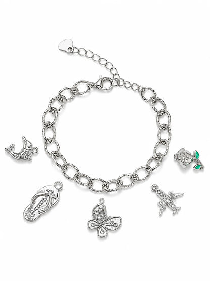 Strukturiertes Gliederarmband aus Titanstahl, erhältlich in Gold und Silber, ideal zum alleinigen Tragen oder in Kombination mit Charms